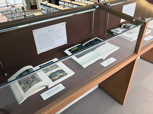 資料展示「香月泰男　没後50年に寄せて」の展示の様子です。