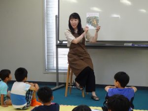 絵本の読み聞かせ