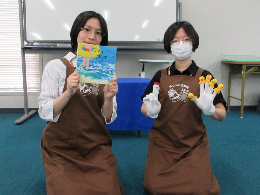 幼児のためのおはなし会の様子です。