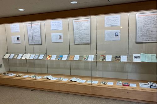 ふるさと山口文学ギャラリー企画展「宇野千代と岩国のものがたり」の展示の様子です。