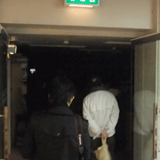 真っ暗なこどもとしょしつにも入ってみました