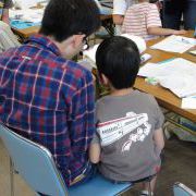 親子共同作業、親子とも一生懸命です。