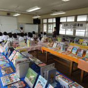 県立図書館職員による読み聞かせ